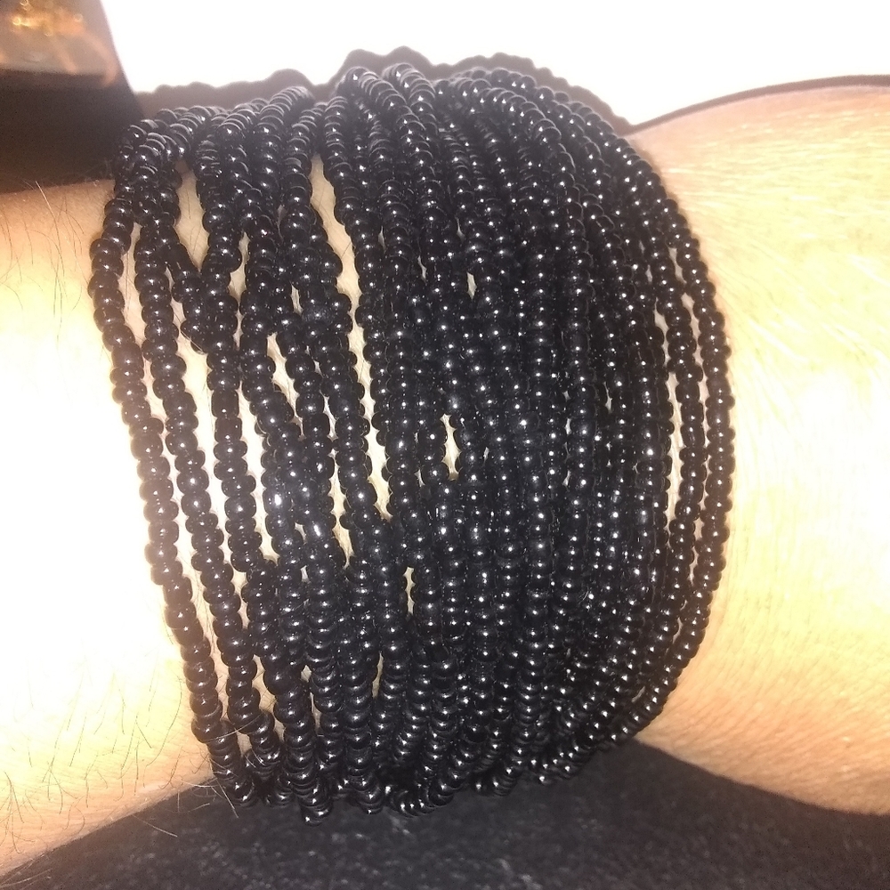 GORGEOUS!/ BLACK SEED BEADS NECKLACE SET💕 - Picture 10 of 11